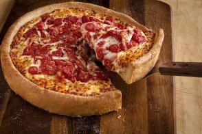 Uno Pizzeria & Grill: Deep Dish Pizza