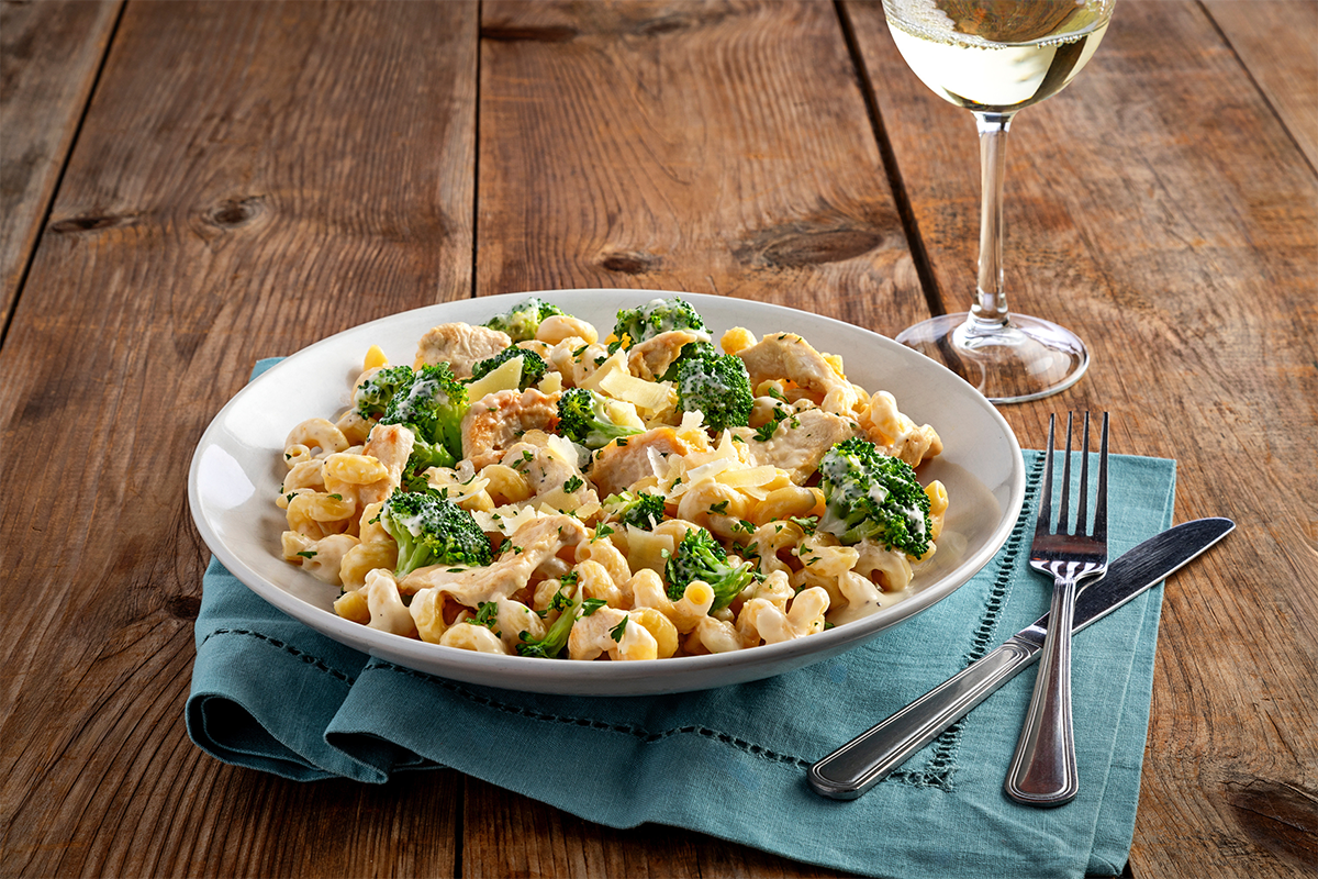 CHICKEN & BROCCOLI ALFREDO